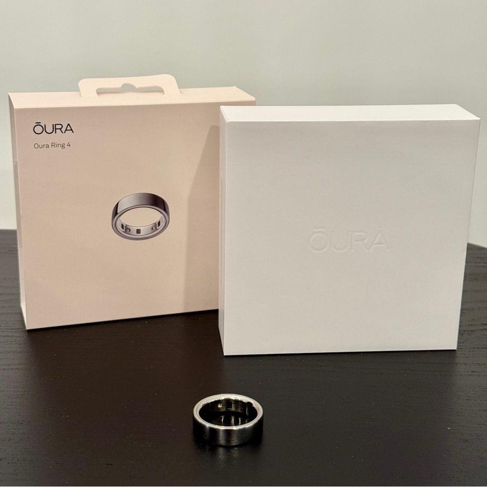 Oura Ring 4 Size 14 in Silver with Charger